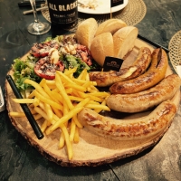 Bratbox Bistro & Bar Ekkamai