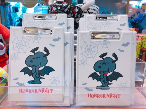Usj スヌーピーもハロウィーン仕様に 18年ハロウィーングッズ お土産大公開
