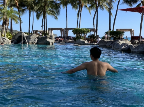 ハワイ 全米ベスト ホテルプール10で第1位 シェラトン ワイキキの絶景プール