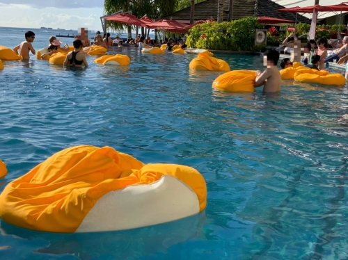 ハワイ 全米ベスト ホテルプール10で第1位 シェラトン ワイキキの絶景プール