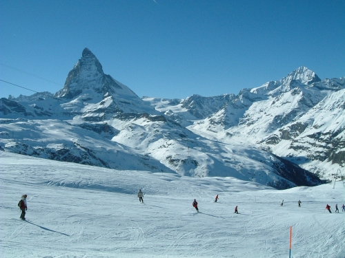 次こそ一生の思い出となるスキートリップを スイスアルプス ツェルマットスキーリゾート