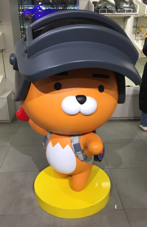 韓国人気no 1キャラクター カカオフレンズ の世界を楽しむならここ 大型店 弘大フラグシップストア の魅力の写真 仁川国際空港にある 子どもたちの大統領こと ポロロ 韓国人気no 1キャラクター カカオフレンズ の世界を楽しむならここ 大型店 弘大フラグシップストア の魅力の写真 仁川国際空港にある 子どもたちの大統領こと ポロロ