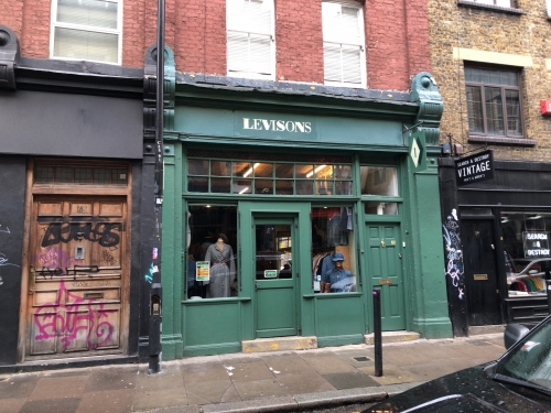 イギリス　ロンドン古着屋さん　ナポレオンジャケット　ヴィンテージ　軍服 イギリス・東ロンドン】ヴィンテージ古着の店舗総数が40軒超え