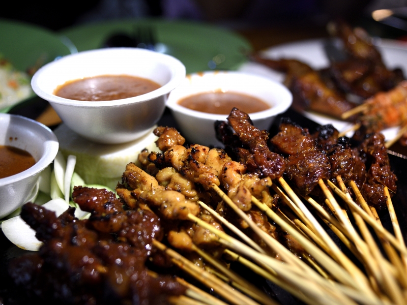 シンガポール ガーデンズバイザベイ見学のついでにローカルフードでおなか一杯になろう サテー バイ ザ ベイ