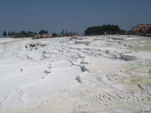 奇跡の白い大地に遺跡と温泉 トルコ パムッカレをじっくり楽しもう