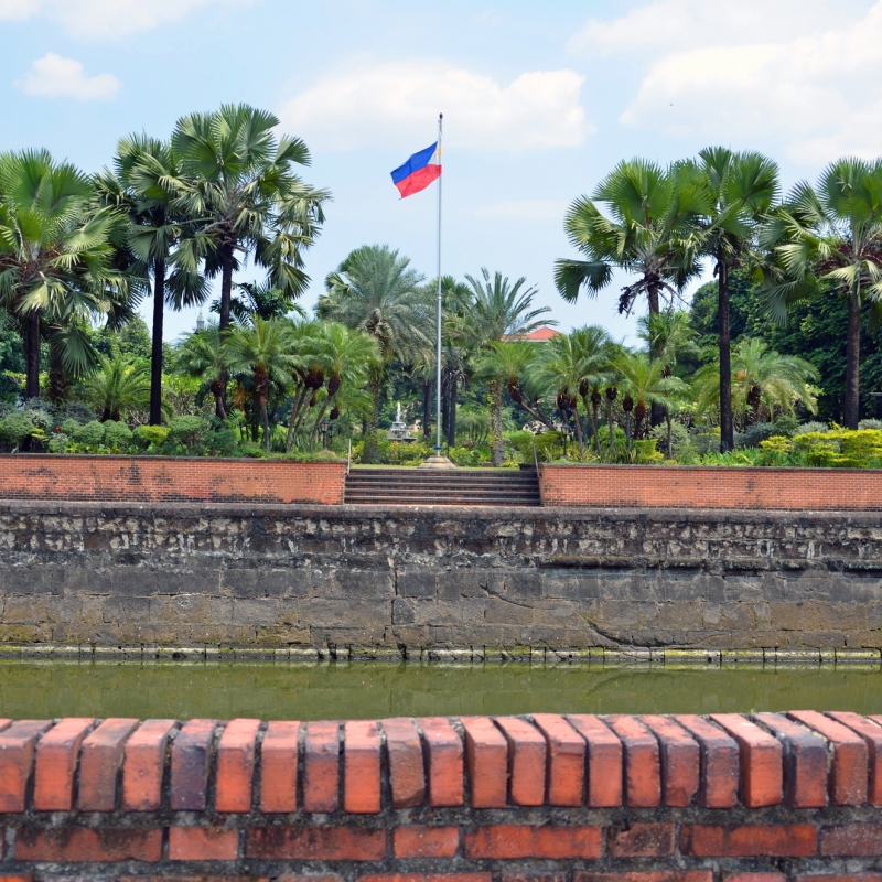 フィリピンの国旗 首都 面積 人口 国歌を解説