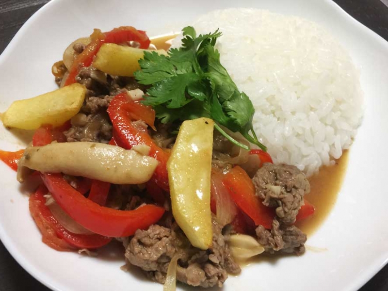 ロモサルタード（ペルー産牛肉炒め）のレシピ