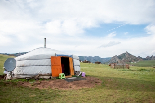 モンゴルゲルに宿泊しよう 遊牧民の暮らしを体験できるゲルの様子と基礎知識