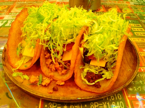 沖縄グルメ 人気老舗店 コザ名物 チャーリー多幸寿 の絶品タコス