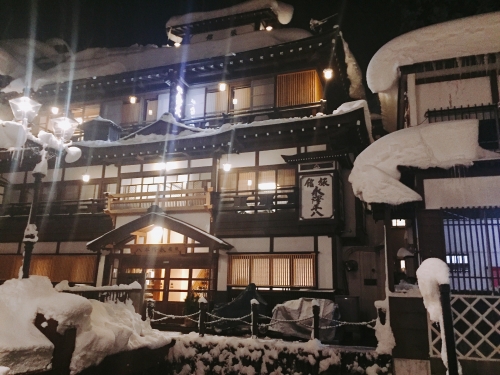 冬景色を楽しむ温泉街といったらここ 山形 銀山温泉と旅館 永澤平八 を満喫しよう