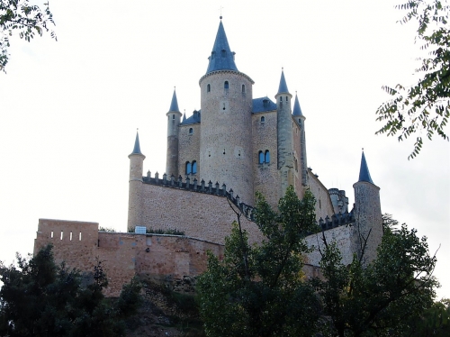 スペイン 白雪姫 のお城のモデル アルカサル城とセゴビア旧市街を巡る