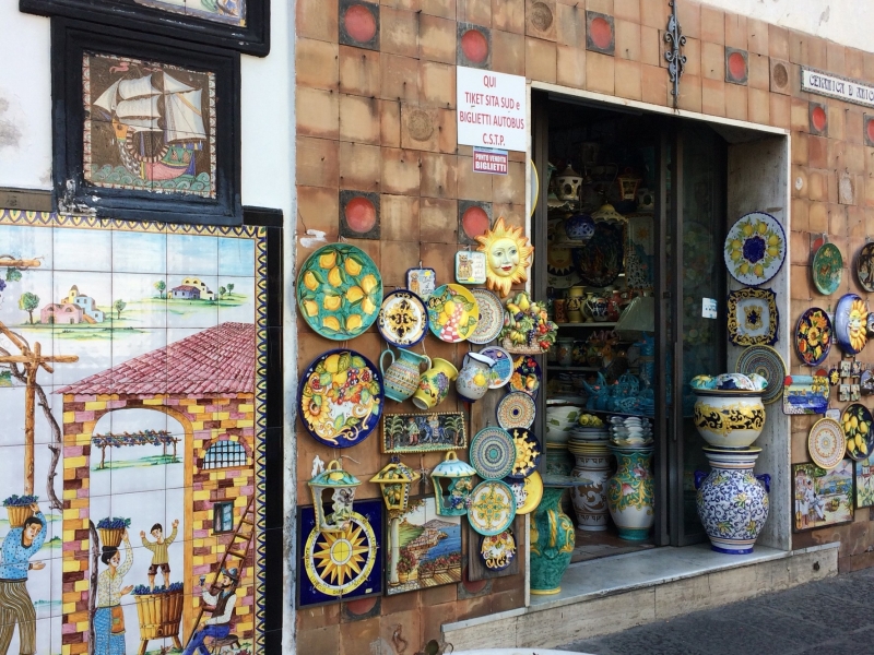 イタリア】愛らしい陶器の街、ヴィエトリ・スル・マーレをお散歩してみよう