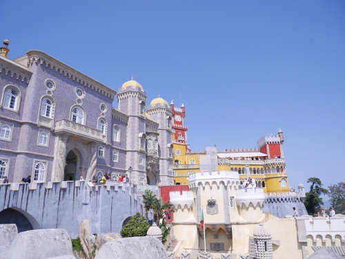 ポルトガル まるで絵本の世界 ペーナ宮殿がかわいい