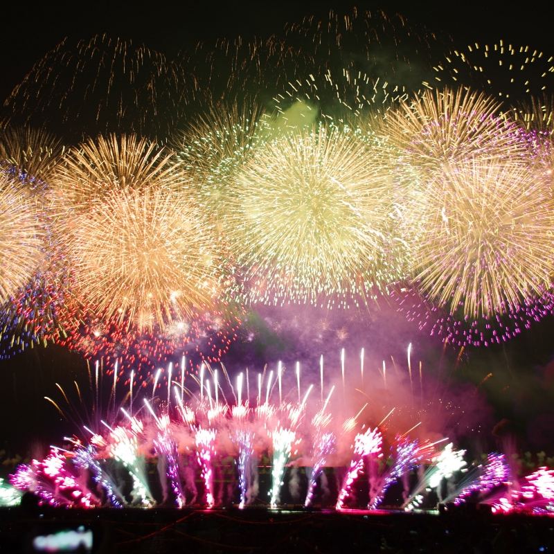 【夏】花火大会の違った楽しみ方!失敗も楽しい花火写真撮影のコツ