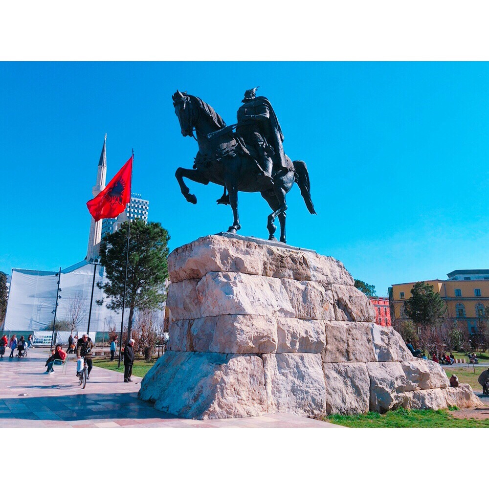 スカンデルベグ広場の写真(スカンデルベグ広場ティラナアルバニア) | トリップノート