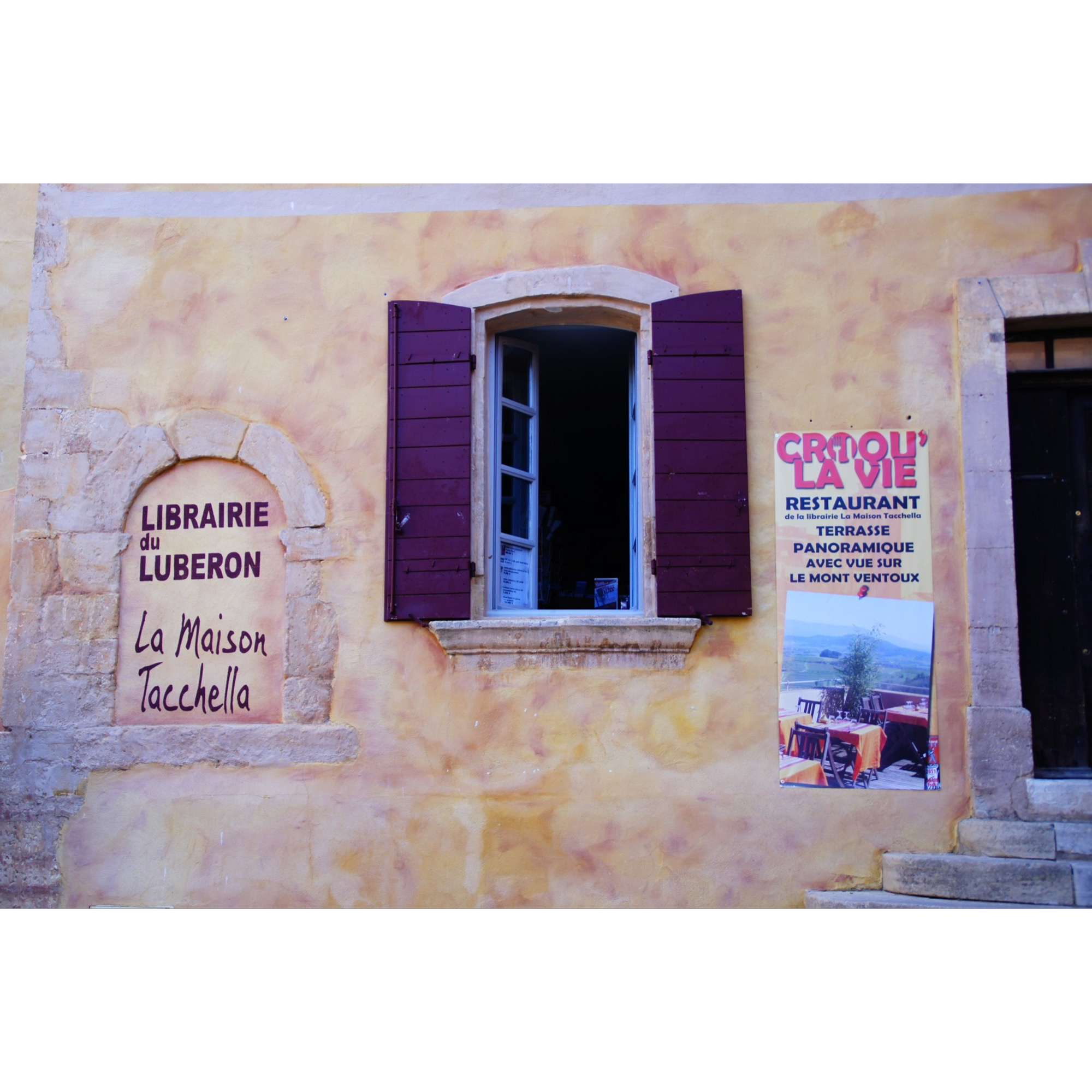 ルシヨン(ヴォクリューズ)の写真（フランス、ルシヨン。） ｜ トリップノート