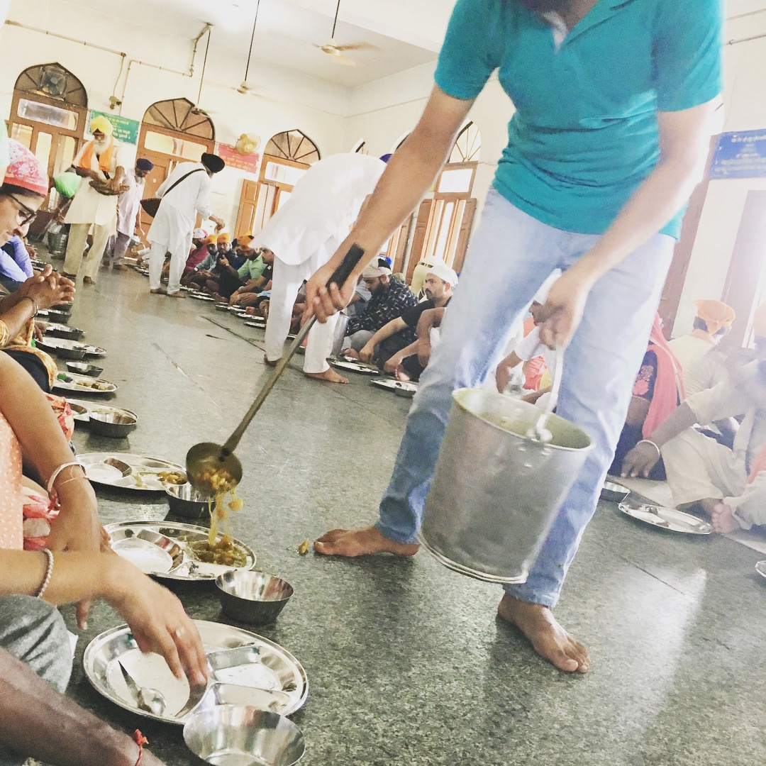 アムリトサルの黄金寺院(ハリマンディル・サーヒブ)の写真(インド、アムリトサル。シーク教の聖地。毎日10万人に黄金...) | トリップノート