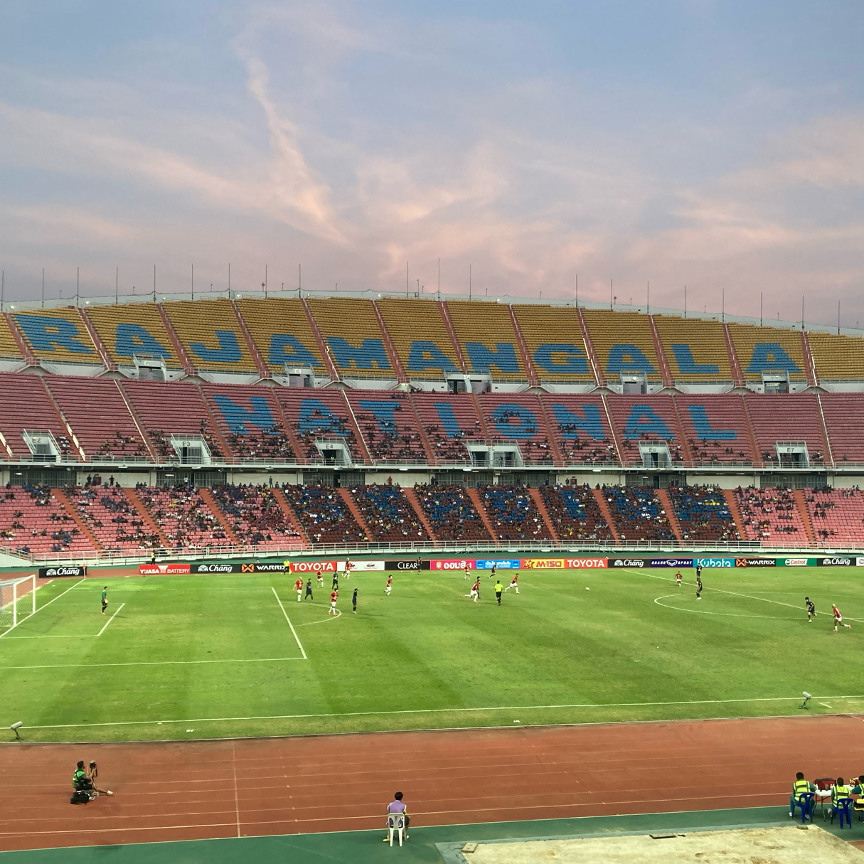 ラジャマンガラ・スタジアムの写真（バンコク ラチャマンカラ国立競技場サッカーの試合を観に行き...） ｜ トリップノート