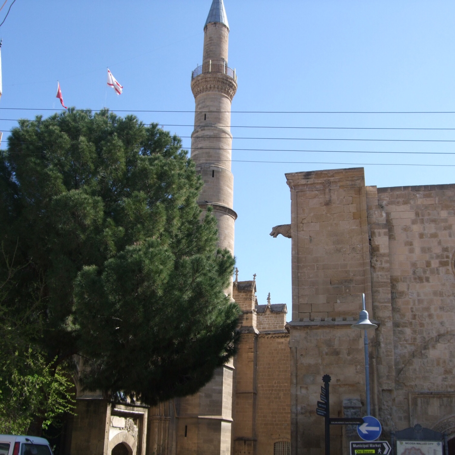 セリミエ・モスクの写真（キプロス 首都ニコシアの北半分は北キプロス領。かつて大聖堂だ...） ｜ トリップノート