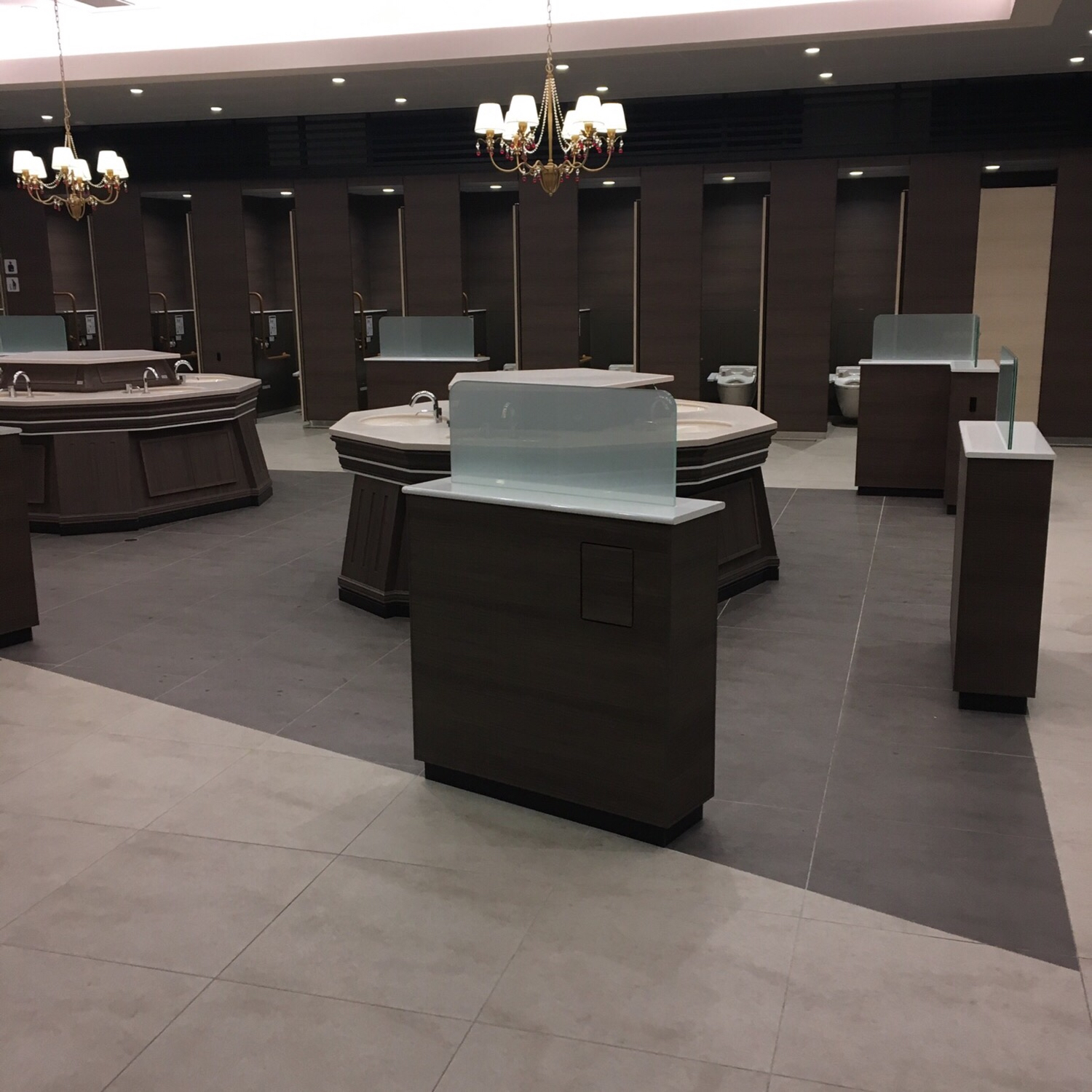 宝塚北サービスエリアの写真(宝塚北サービスエリアのトイレです。ゴージャスでした。) | トリップノート 宝塚北サービスエリアの写真(宝塚北サービスエリアのトイレです。ゴージャスでした。) | トリップノート