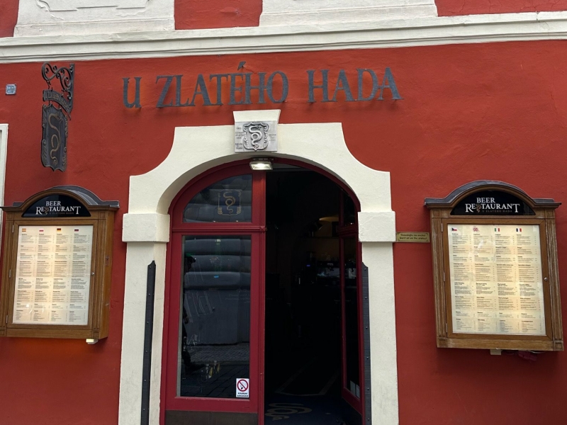 U zlatého hada 黄金蛇の家