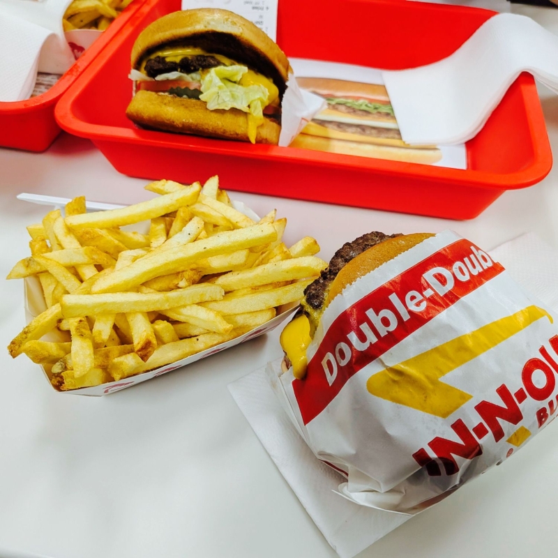 IN-N-OUT BUGER 3102 Sports Arena Blvd.