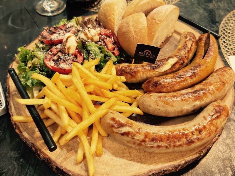 Bratbox Bistro & Bar Ekkamai